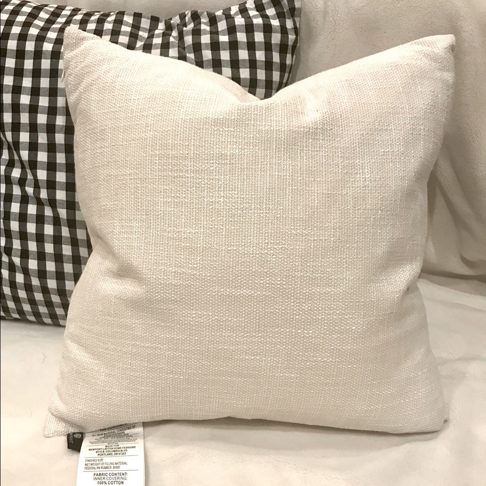 NWT Malibu Bright White 20x20 down pillow